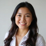 Professional portrait of Sarah Lee, a friendly and experienced nutritionist.